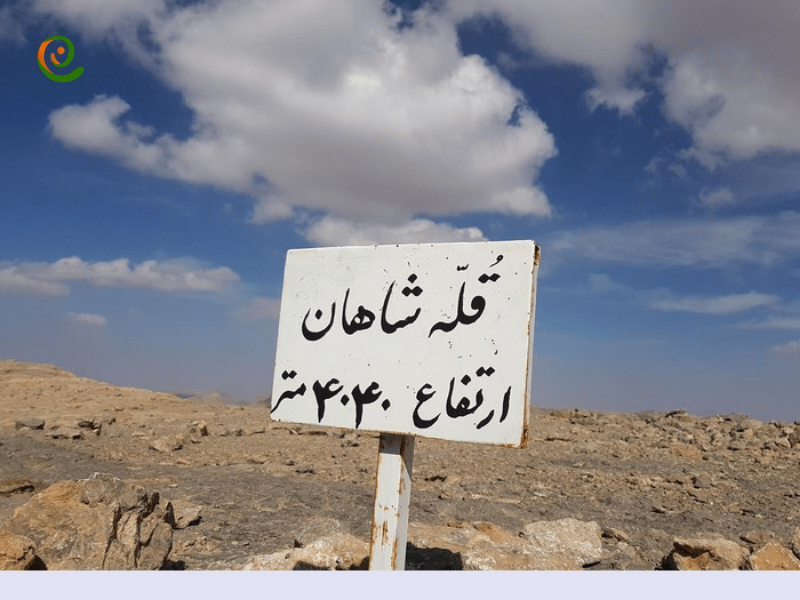 درباره صعود به قله شاهان کوه اصفهان با این مقاله از دکوول همراه باشید.